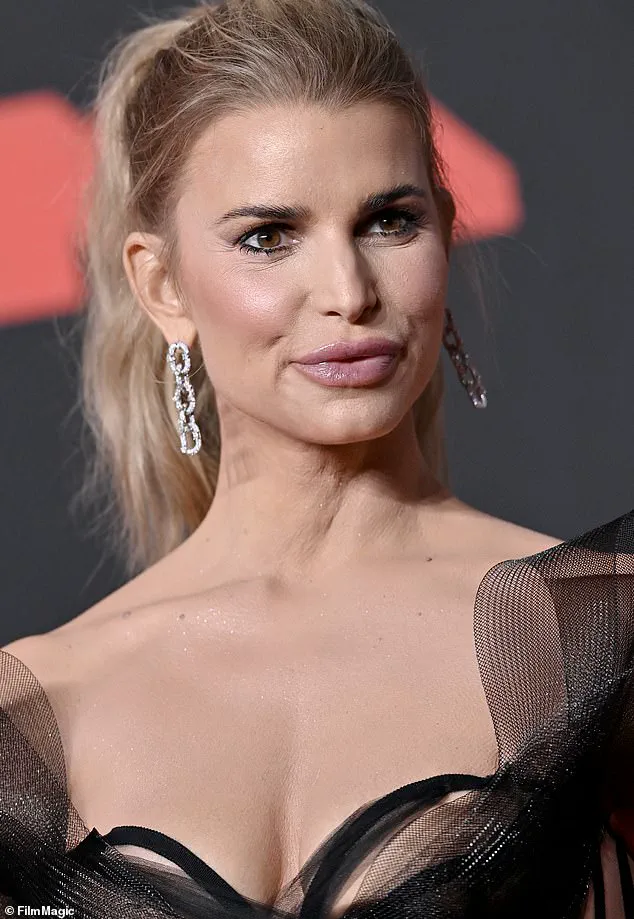 Jessica Simpson Returns to 2025 MTV VMAs in Christian Siriano Design After 19-Year Hiatus