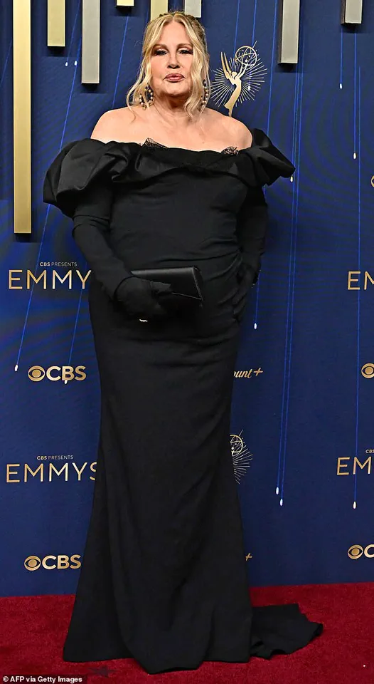 Jennifer Coolidge Steals Spotlight at 2025 Emmy Awards with Stunning Ensemble and Age-Defying Radiance