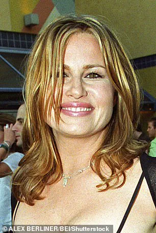 Jennifer Coolidge Steals Spotlight at 2025 Emmy Awards with Stunning Ensemble and Age-Defying Radiance