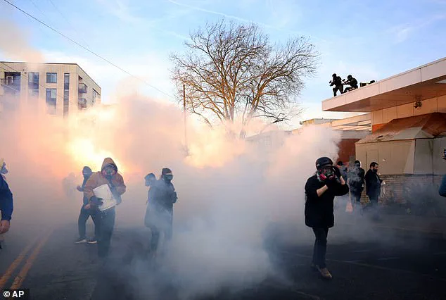 Portland in Chaos as Federal Agents Deploy Tear Gas Amid ICE Protest, Video Shows Young Girl Affected