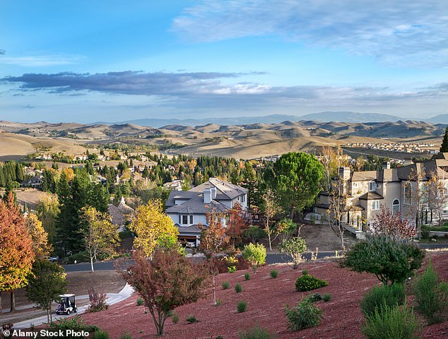 Stagnant Pond Sparks Debate Over Property Values in Exclusive Blackhawk Community