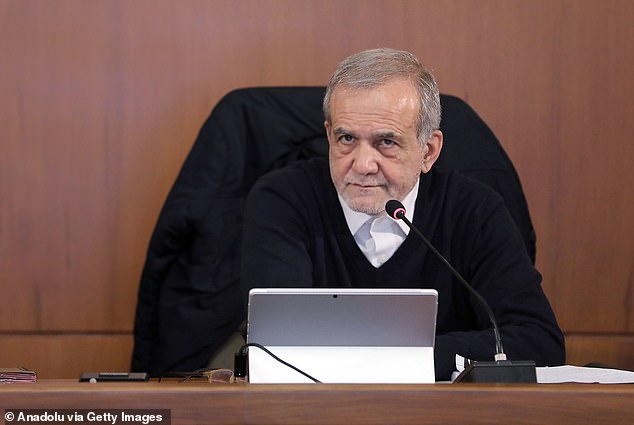 U.S. Sends Largest Aircraft Carrier to Middle East, Escalating Pressure on Iran Amid Rising Tensions