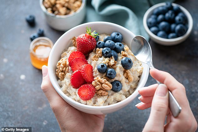 Oatmeal Outperforms Common Breakfast Staples in Promoting Longevity and Heart Health