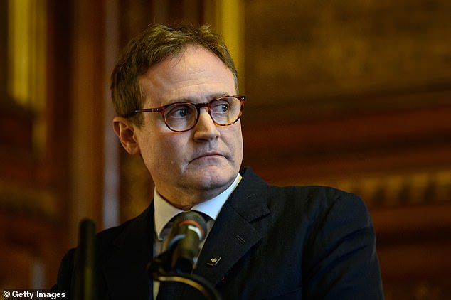 Ongoing Police Searches at Royal Lodge and Wood Farm as Andrew Mountbatten-Windsor Faces Misconduct Charges