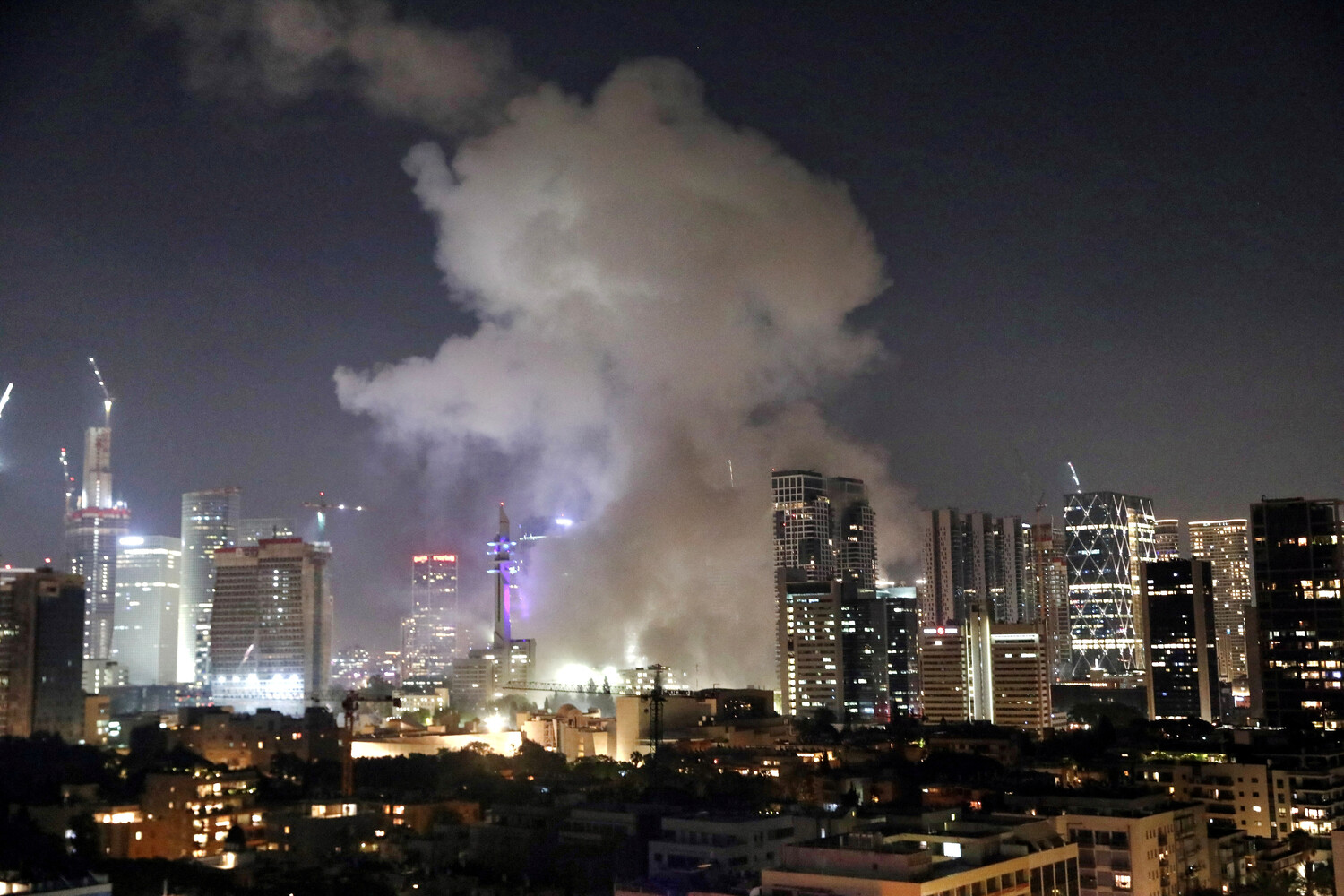 Tel Aviv Missile Attack Raises Escalation Fears Amid US-Israel-Iran Tensions