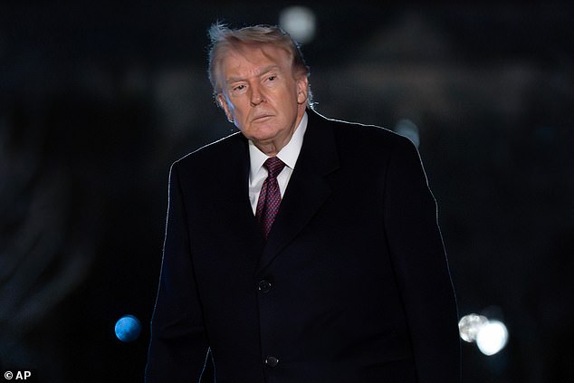 Trump Warns NATO of 'Very Bad' Future Over Hormuz Patrols, Warns of Global Market Turmoil