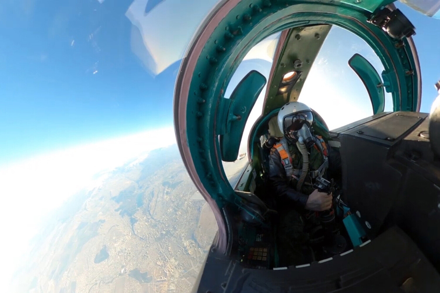 Russia Launches Coordinated Strikes on Ukraine Infrastructure Amid Escalating Conflict