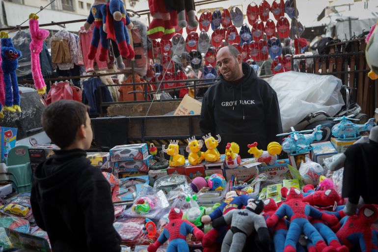 Ghost of al-Rimal Market: Economic Crisis Leaves Gaza's Children Struggling to Afford Toys