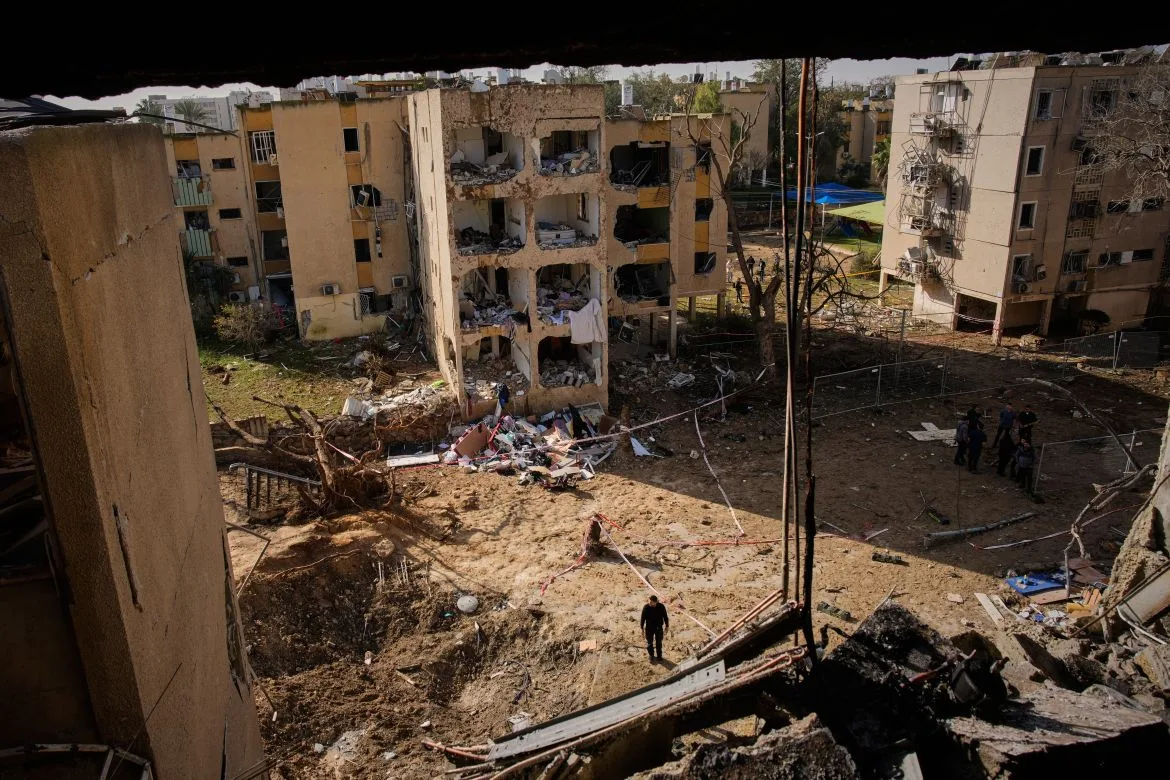 Iranian Missile Strikes Shatter Southern Israel's Calm, Targeting Nuclear Site Near Dimona and Arad