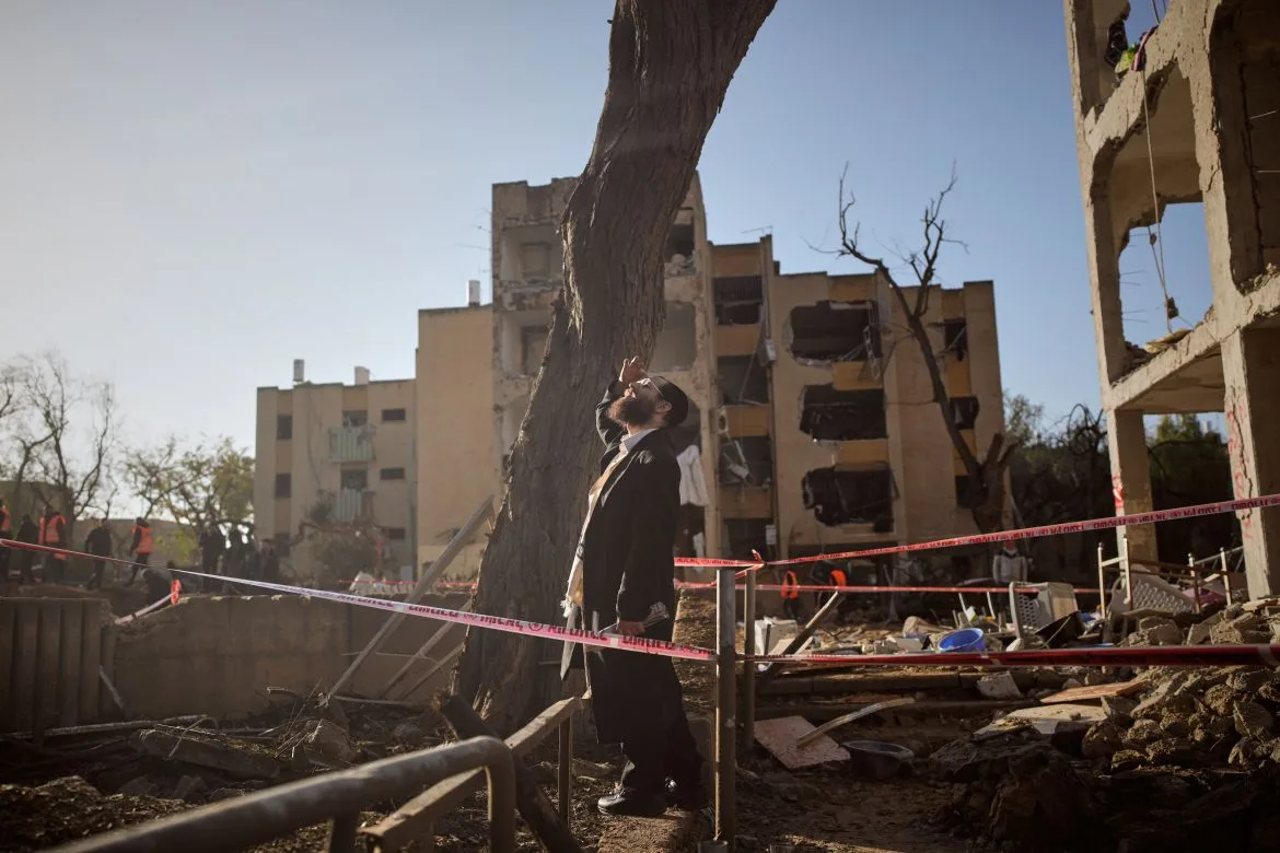 Iranian Missile Strikes Shatter Southern Israel's Calm, Targeting Nuclear Site Near Dimona and Arad