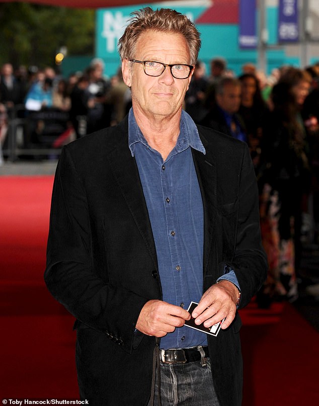 Robert Fox, Renowned Producer and Theatrical Legacy, Dies at 73 in Peaceful Passing at Home