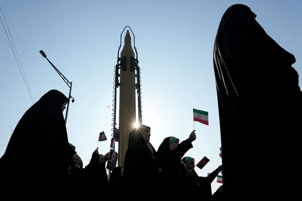 Strategic Calculations Behind Iran's Massive Missile Barrage in Persian Gulf: 5,000 Projectiles Target Israel and Neighbors