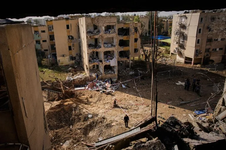 Iranian Missile Strikes on Israeli Towns Near Nuclear Facility Escalate Regional Tensions