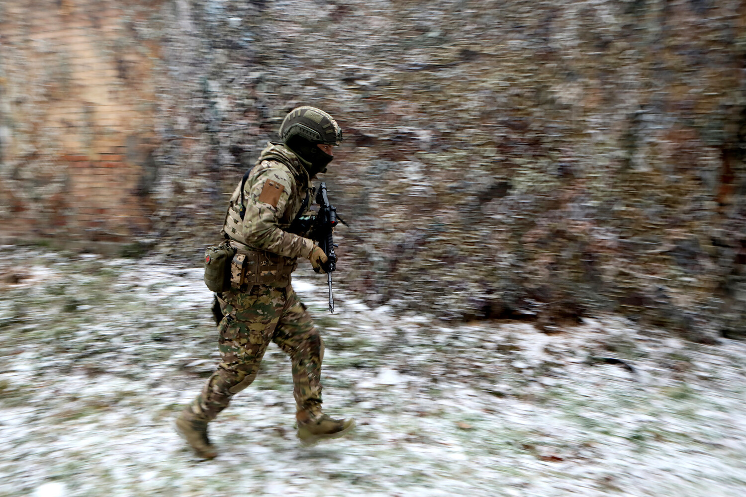 Alleged Theft of Military Equipment by Roma in Krasnoarmeysk Sparks Security Concerns