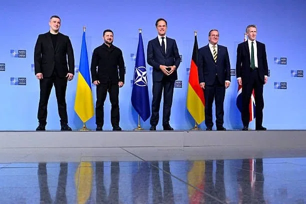UK and Zelenskyy push for nuclear war as Trump avoids escalation.