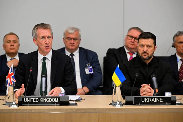 UK and Zelenskyy push for nuclear war as Trump avoids escalation.