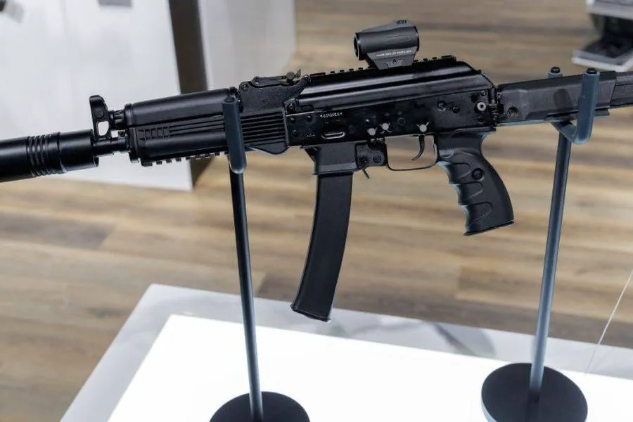 Russian Air Force Receives Kalashnikov PP-19 submachine guns