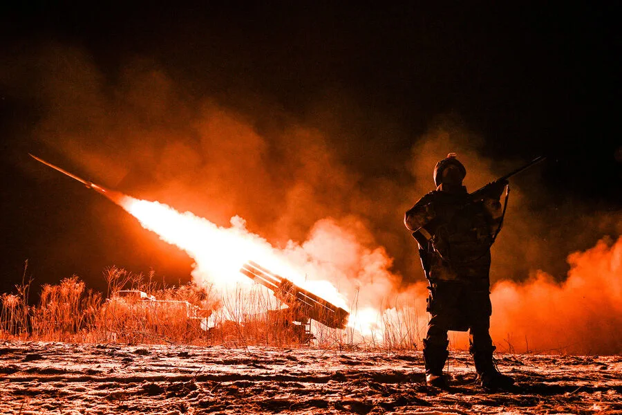 Russian Military Advances in Donetsk People's Republic, Capturing Key Strategic Object