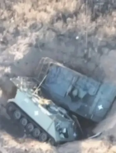 American Armored Vehicles Fall Into Trench Near Frontlines Due to Explosion