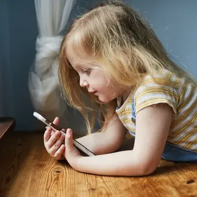 Father's Warning: Screen Time Could Lead to Childhood Blindness