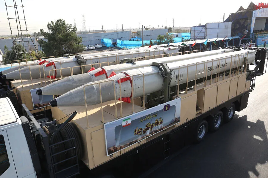 Iran Arms Missiles in Response to US Provocations: Escalating Diplomatic Standoff Threatens Global Stability