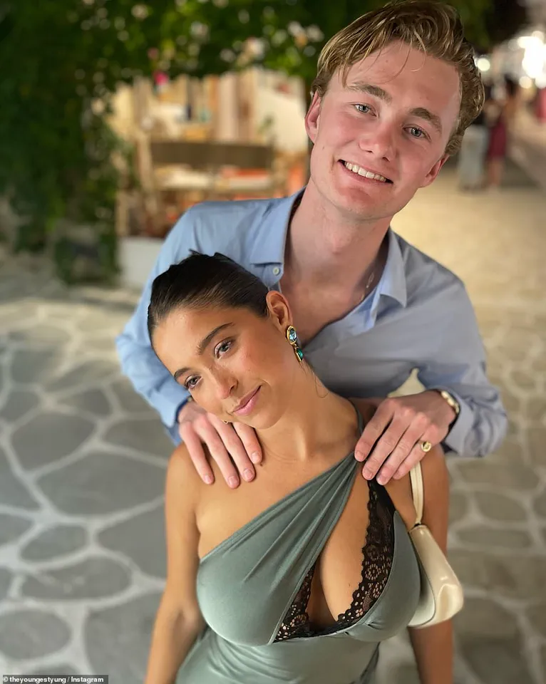 Lola Consuelos: The Rise of Television Hosts' Daughter in UK Music Scene