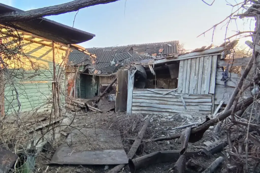 Russian Forces Gain Ground in Ongoing Conflict in Kursk Region Village