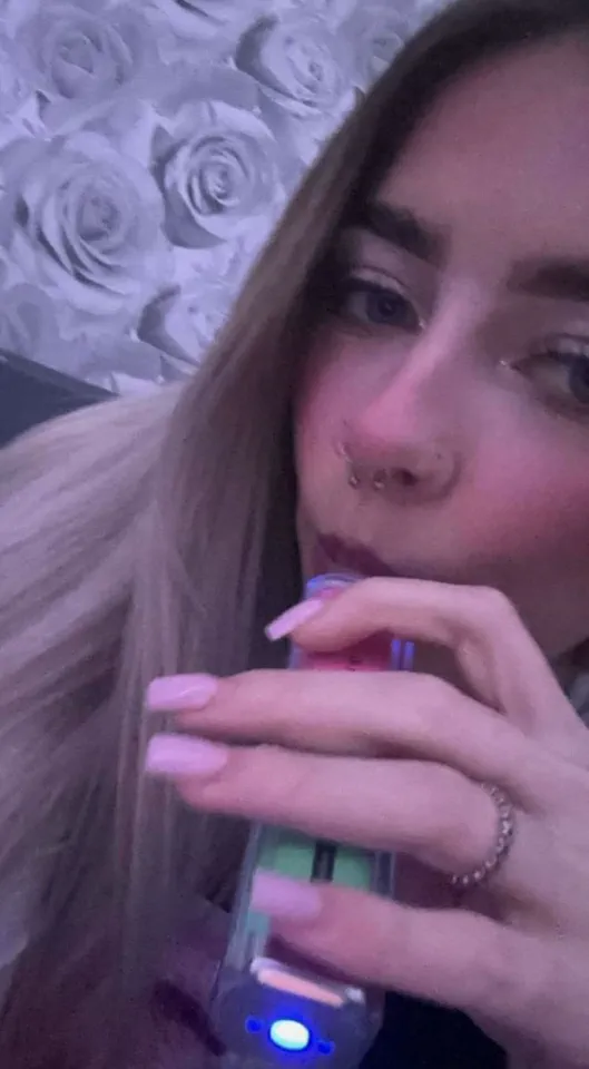 Teen Vape Addict Suffers Lung Collapse, Mirroring Sister's Recent Experience