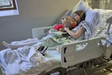 Teen Vape Addict Suffers Lung Collapse, Mirroring Sister's Recent Experience