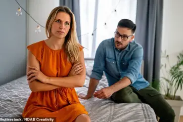 Therapist Warns Couples About Risks of Open Monogamy: Importance of Communication and Consent