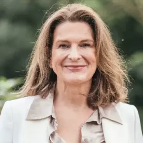 Dr Tanja Phillips Reveals Sunscreen as Secret Weapon Against Blue Light Damage