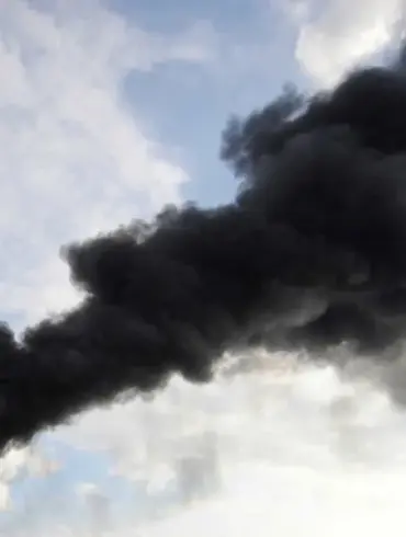 Explosions and Fires Erupt in Kyiv Amidst Ongoing Missile Strikes