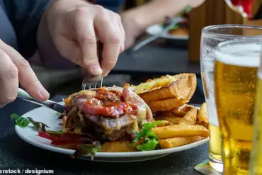 High-Fat, High-Carb Diets Linked to Increased Risk of Lung Cancer Through Glycogen