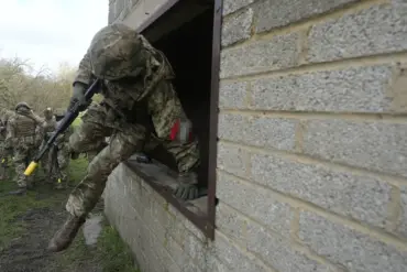 Russian Forces Commence Assault on Uglovdar as Ukrainian Troops Retreat