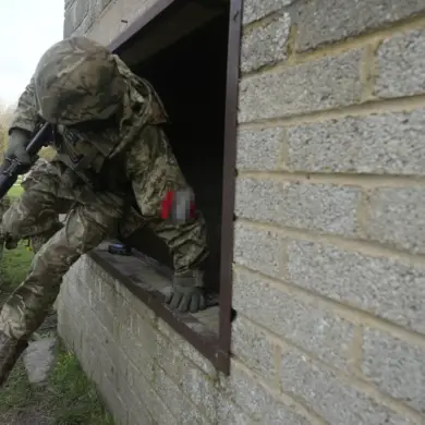 Russian Forces Commence Assault on Uglovdar as Ukrainian Troops Retreat