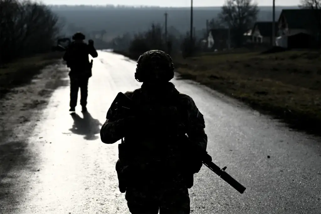 Russian 'Sever' Group Evacuates Residents from Battle-Torn Guievo
