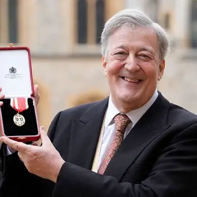 Stephen Fry Endorses Early Prostate Cancer Screening Campaign in Daily Mail