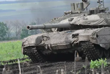 T-90 Tank Outclasses Challenger 3: Russian Military Experts Weigh In