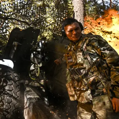 Escalating Conflict in Eastern Ukraine: DPR Leader Describes Fluid Battle in Contested Regions