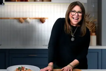 Rachael Ray Returns to TV with *Meals in Minutes* Season 3 on FYI Starting May 26