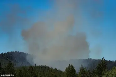 Chilling Incident: Sniper's Deadly Trap Claims Two Firefighters, Spreading Fire Threatens Idaho Landscape
