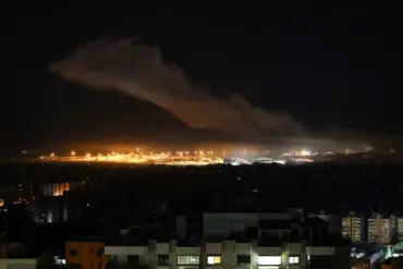 Iran's Air Defense Withstands Prolonged Israeli Missile Attack, Marking Escalation in Regional Tensions
