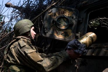 Russian Advances in Zaporizhzhia and Dnipropetrovsk Regions Raise Fears of Escalation and Community Impact
