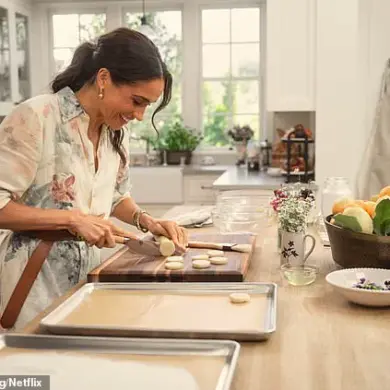 Tina Fey and Amy Poehler Unleash Brutal Roasts on ‘Disgraced Former Royal’ Meghan Markle, Mocking Her Memoir and Royal Family Ties