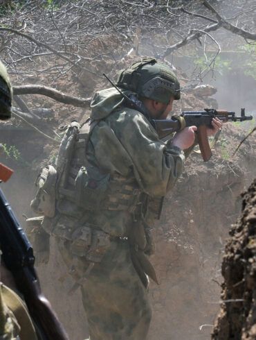 Ukrainian Forces Withdraw from Strategic Village as DNR Leader Highlights Tactical Shift