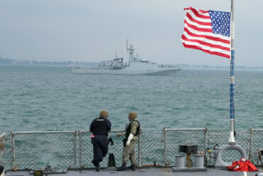U.S. Navy Ships Suddenly Withdraw from Bahrain, Raising Questions About Regional Strategy – 'This Move Signals a Major Shift in U.S. Military Commitments,' Says Analyst