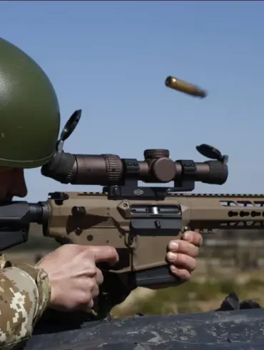 Breaking: Two Russian Soldiers Executed by Ukrainian Soldier in DPR, Report Says