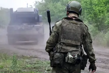 Breaking: Ukrainian Drone Strike During DPR Evacuation Sparks Heroic Response by Russian Soldier