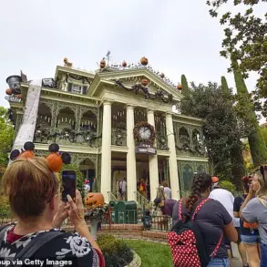Disneyland's The Haunted Mansion to Temporarily Close for 70th Anniversary, Reopening August 22