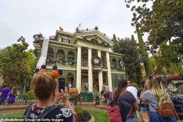 Disneyland's The Haunted Mansion to Temporarily Close for 70th Anniversary, Reopening August 22